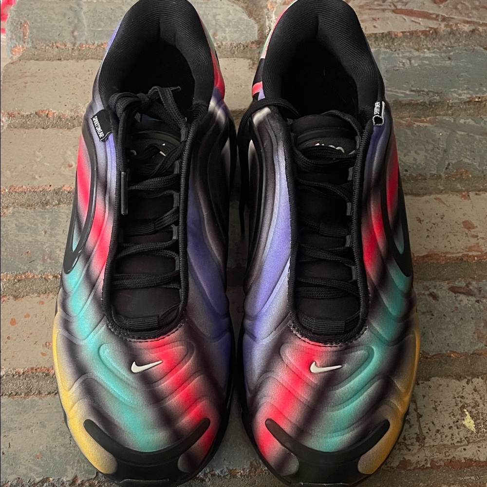 Nike AirMax 720 Gs Size 8 Women’s/6.5 youth